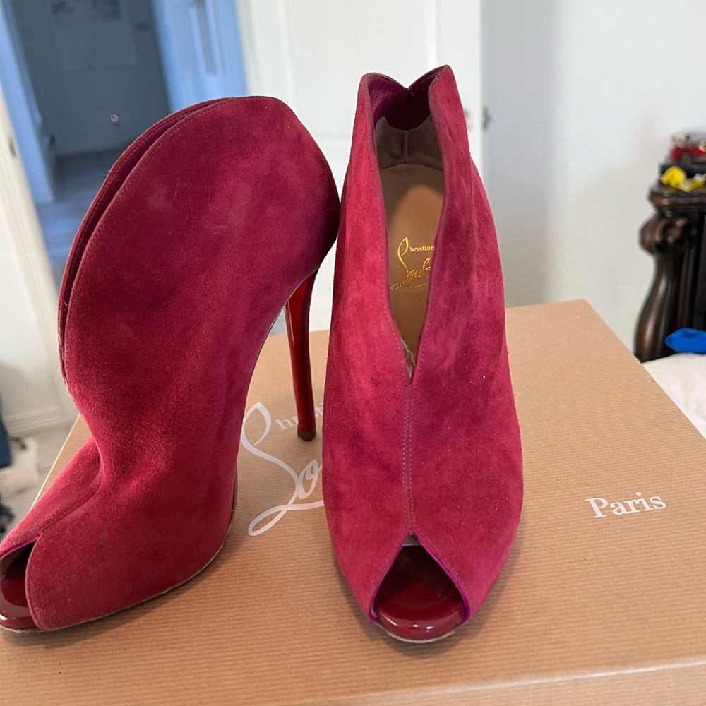 Cute Christian louboutin hells/bootied